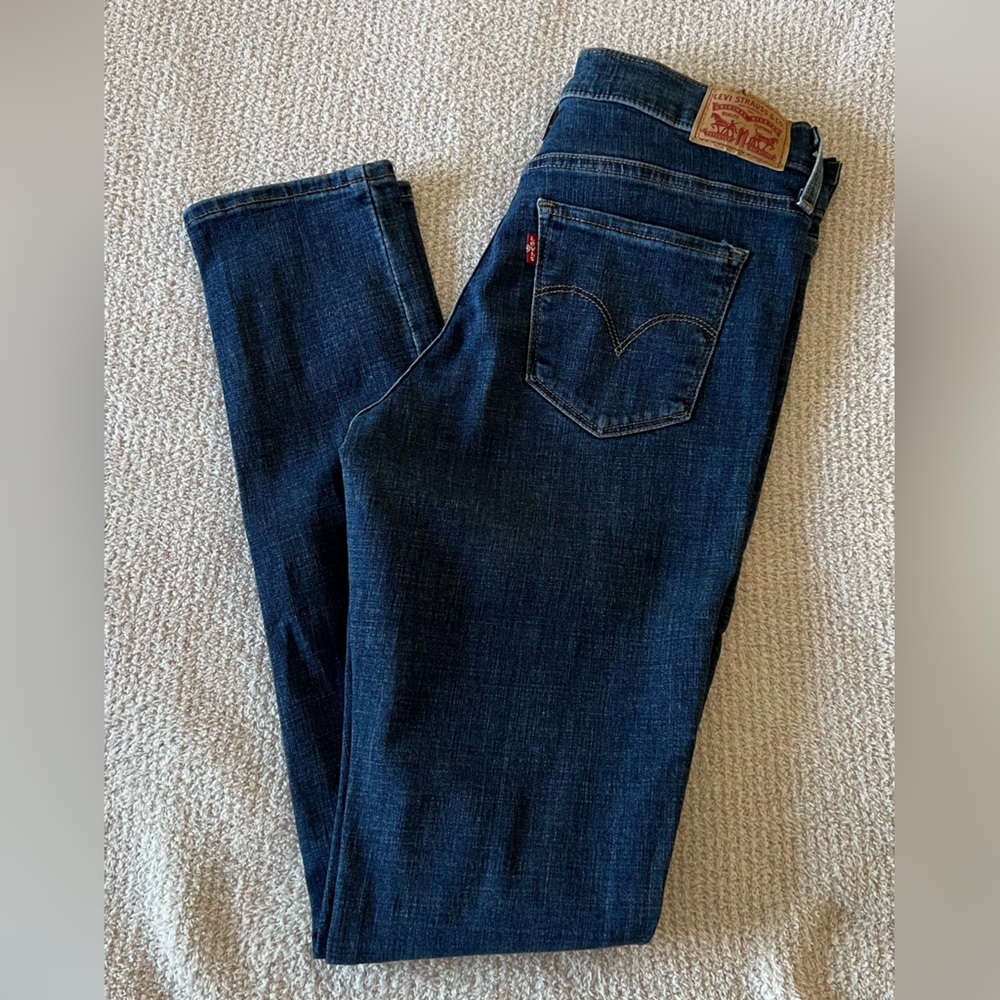 ❗️💲CLOSEOUT SALE: $5 💲❗️- Levi's Dark Blue Denim Jeans